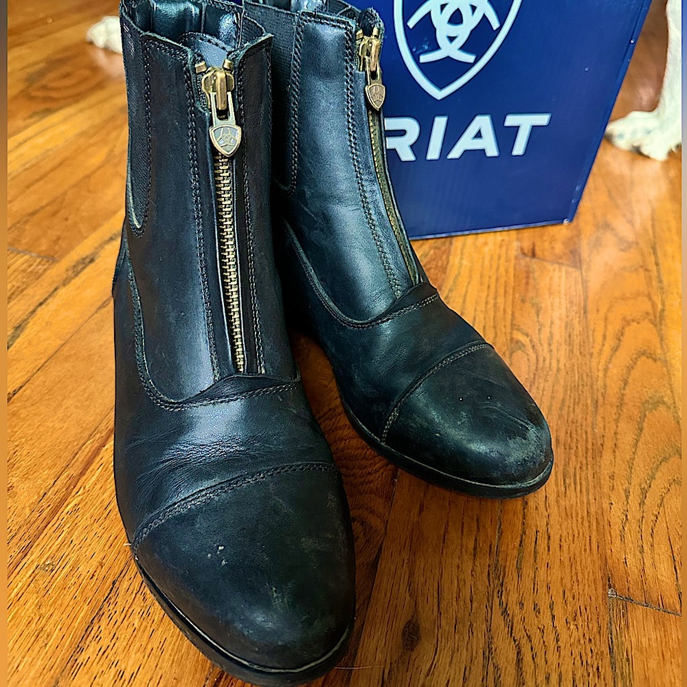 Ariat real LEATHER Paddock Boots in EUC! Size 6.5C 🐴🐎🥾